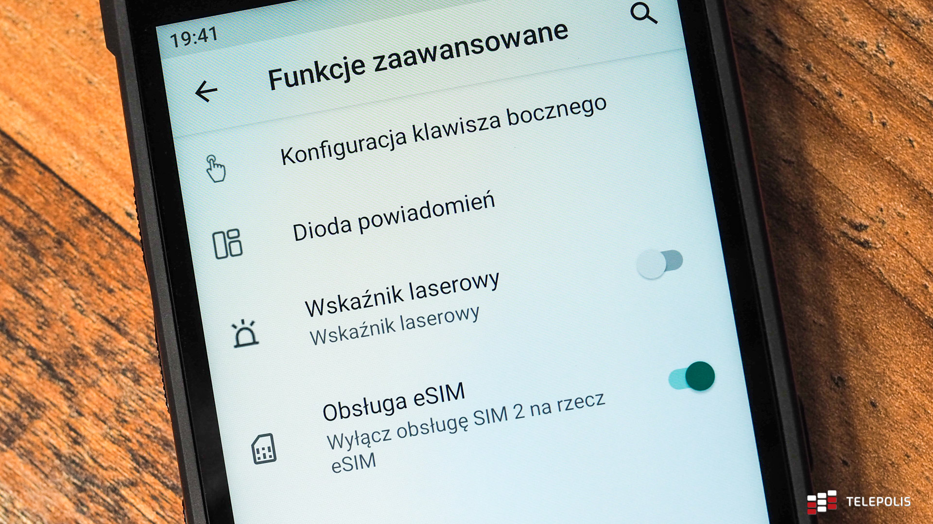 SIM vs. eSIM – wszystko, co musisz wiedzieć