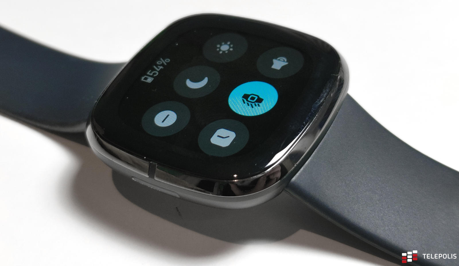 Fitbit Sense – smart zegarek z EKG. Zadbasz z nim o zdrowie i aktywność sportową