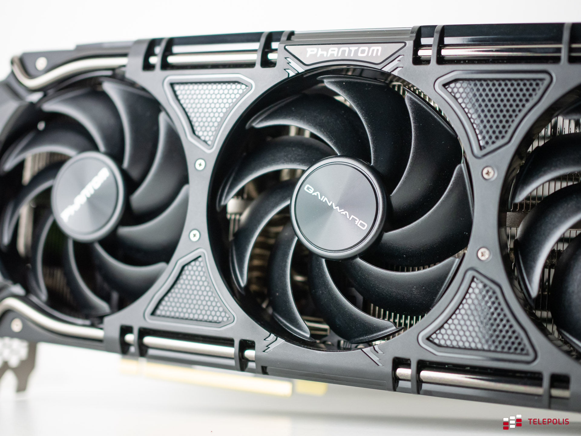 Cena skandal, ale moc petarda. GeForce RTX 4070 Ti – test