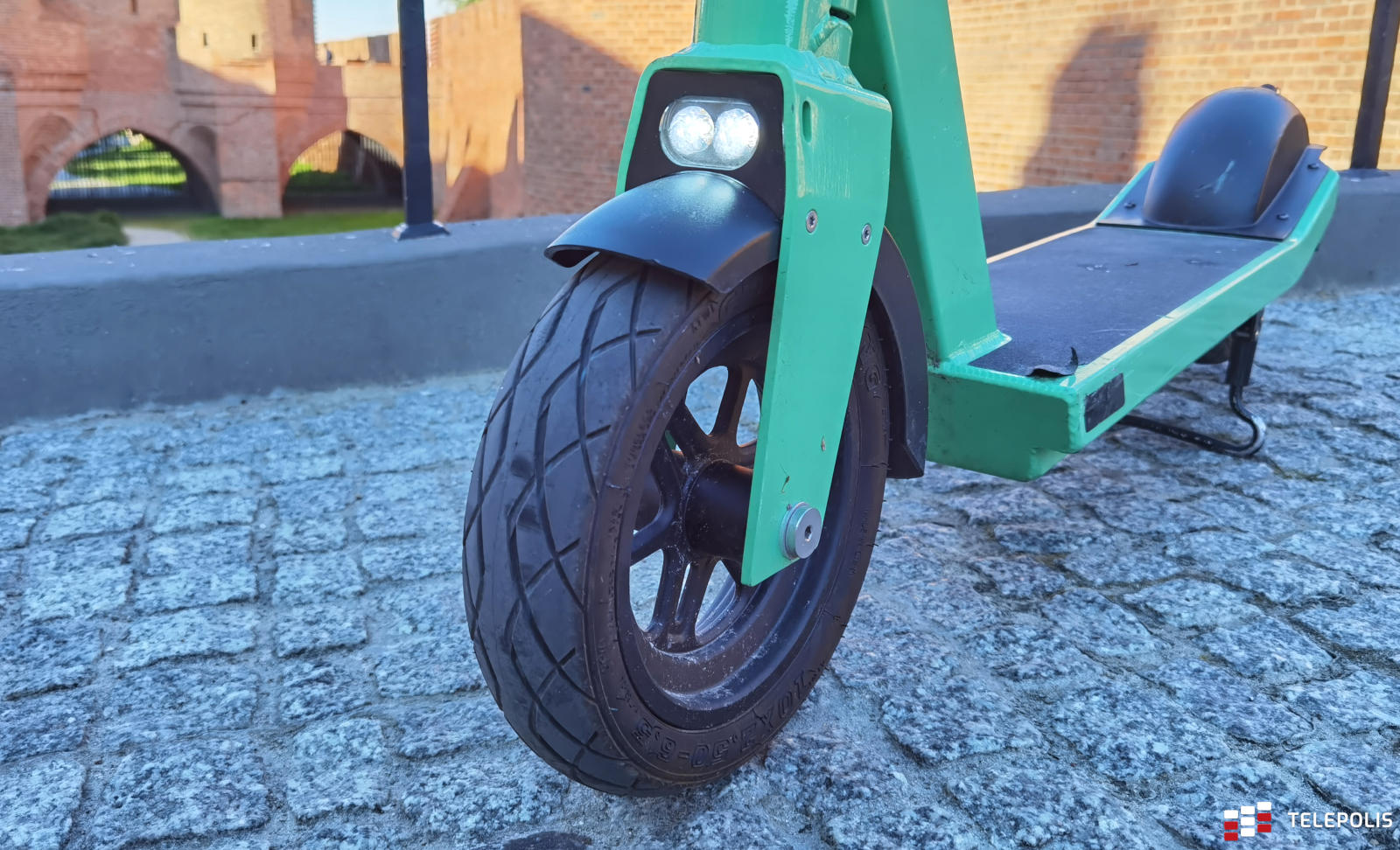 Zielone e-hulajnogi Bolt – śmigałem na nich po Warszawie i coraz bardziej mi się podobają