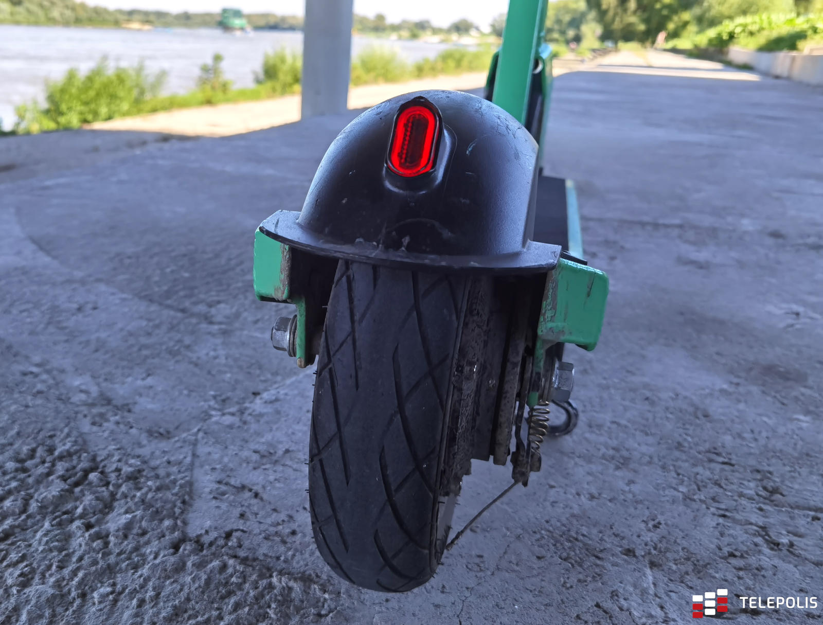 Zielone e-hulajnogi Bolt – śmigałem na nich po Warszawie i coraz bardziej mi się podobają