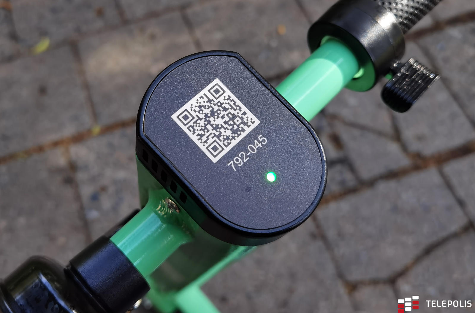 Zielone e-hulajnogi Bolt – śmigałem na nich po Warszawie i coraz bardziej mi się podobają