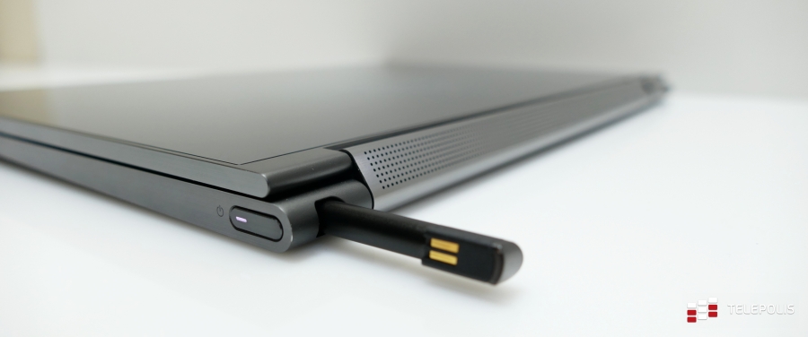 Test Lenovo Yoga C930 - piękny laptop w kobiecych rękach