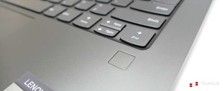 Test Lenovo Yoga C930 - piękny laptop w kobiecych rękach