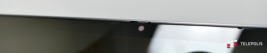 Test Lenovo Yoga C930 - piękny laptop w kobiecych rękach