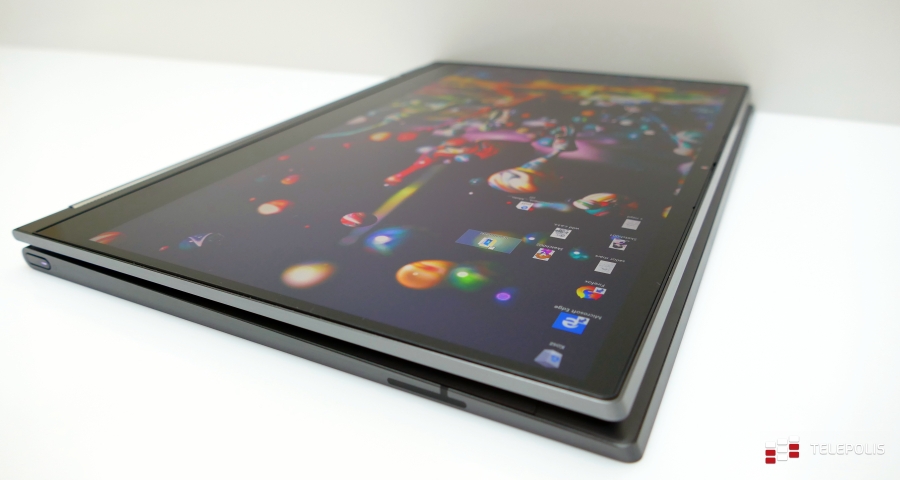 Test Lenovo Yoga C930 - piękny laptop w kobiecych rękach