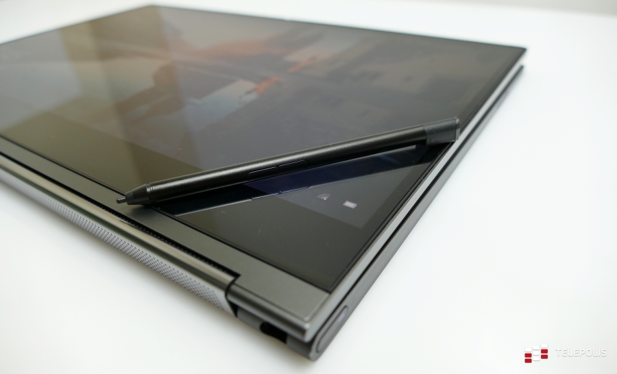 Test Lenovo Yoga C930 - piękny laptop w kobiecych rękach