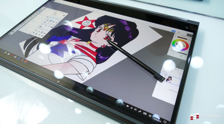 Test Lenovo Yoga C930 - piękny laptop w kobiecych rękach