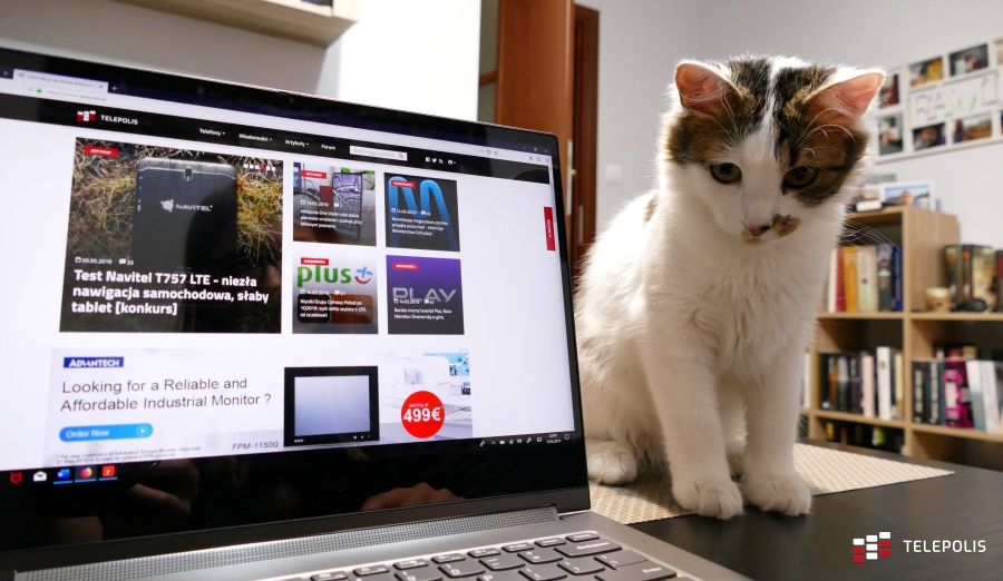 Test Lenovo Yoga C930 - piękny laptop w kobiecych rękach