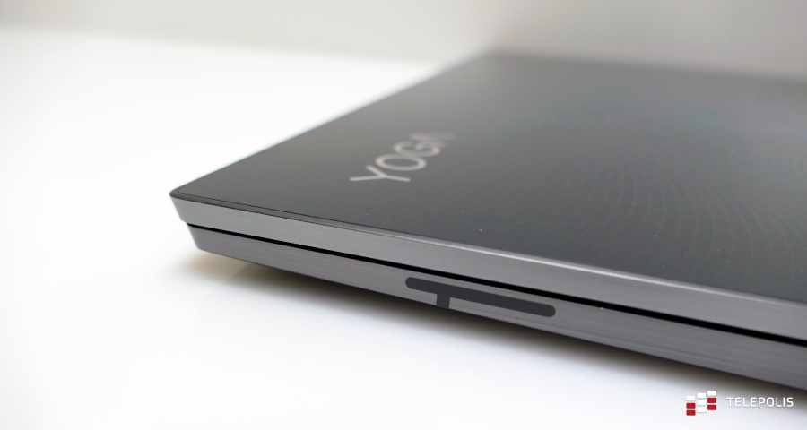 Test Lenovo Yoga C930 - piękny laptop w kobiecych rękach