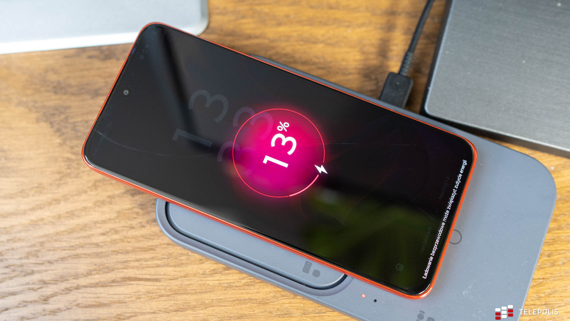 Motorola Edge 50 Neo – przyciąga wyglądem, ale czy zatrzyma wnętrzem? (test)
