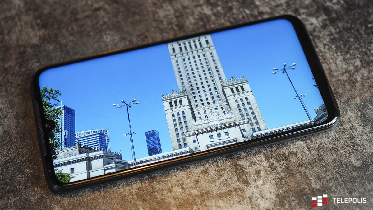 Motorola Moto G8 Plus - niezły telefon, któremu brakuje „tego czegoś”