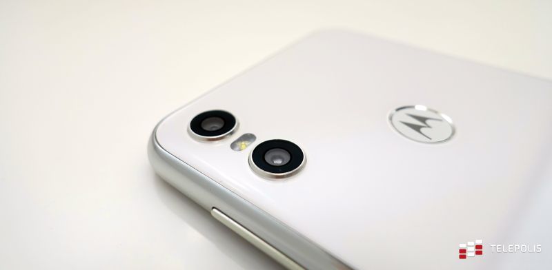 Motorola One przetestowana. Motorola kończy dobry rok udanym smartfonem