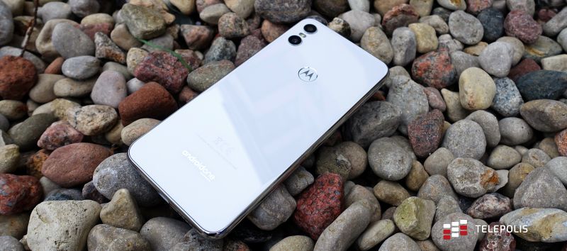 Motorola One przetestowana. Motorola kończy dobry rok udanym smartfonem