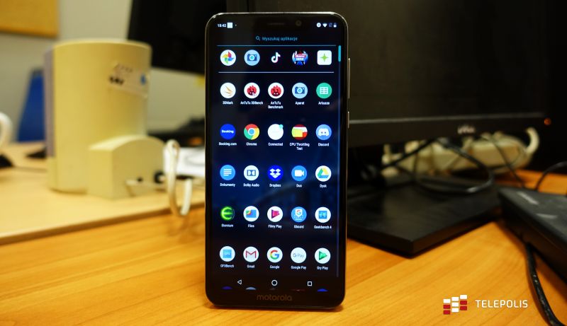 Motorola One przetestowana. Motorola kończy dobry rok udanym smartfonem