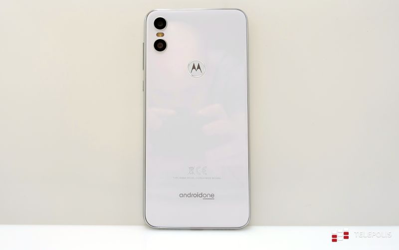 Motorola One przetestowana. Motorola kończy dobry rok udanym smartfonem