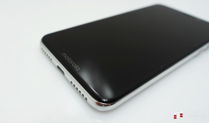 Motorola One przetestowana. Motorola kończy dobry rok udanym smartfonem