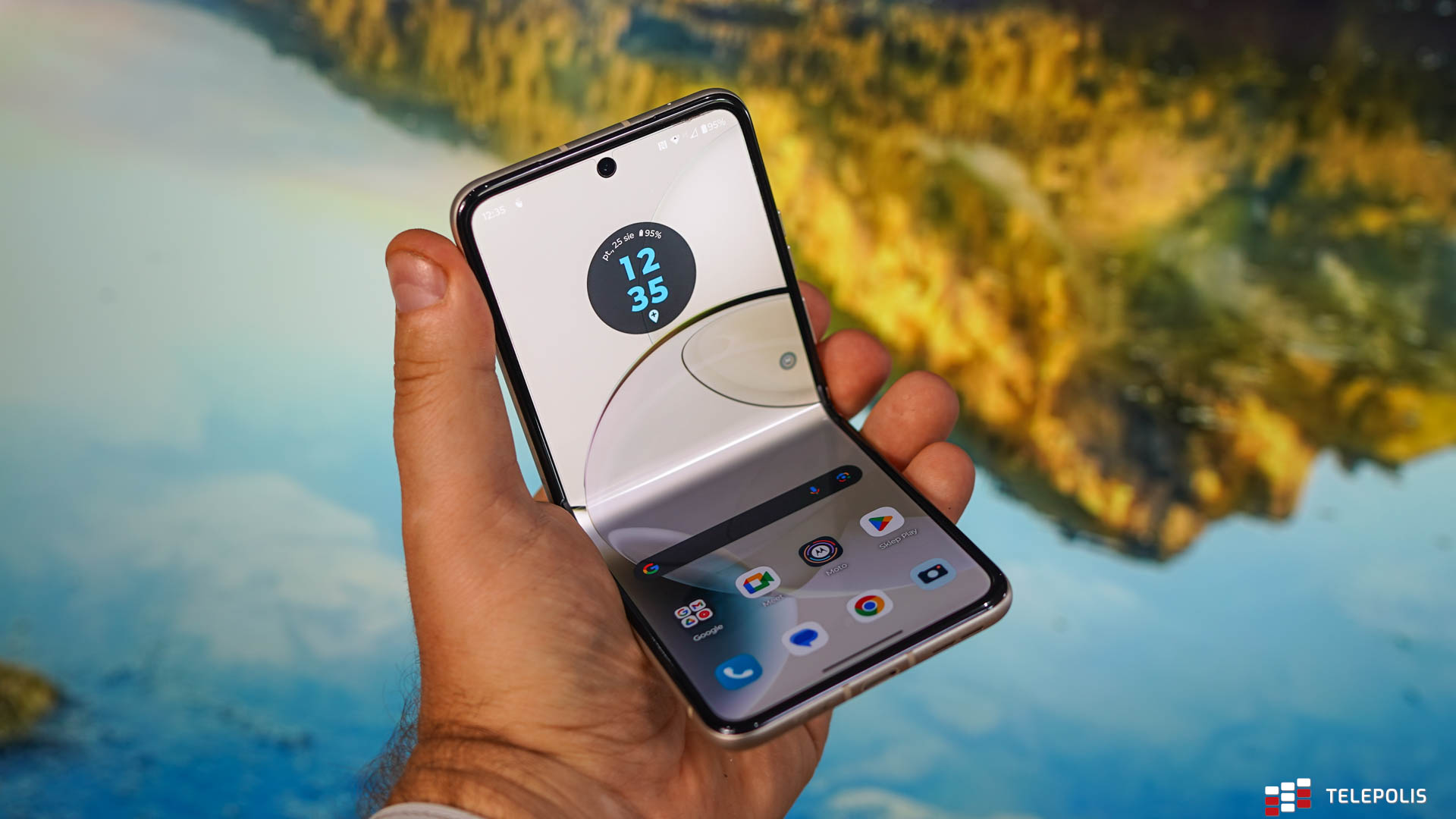 Motorola RAZR 40 – skórzane maleństwo z wielkim wnętrzem (test)