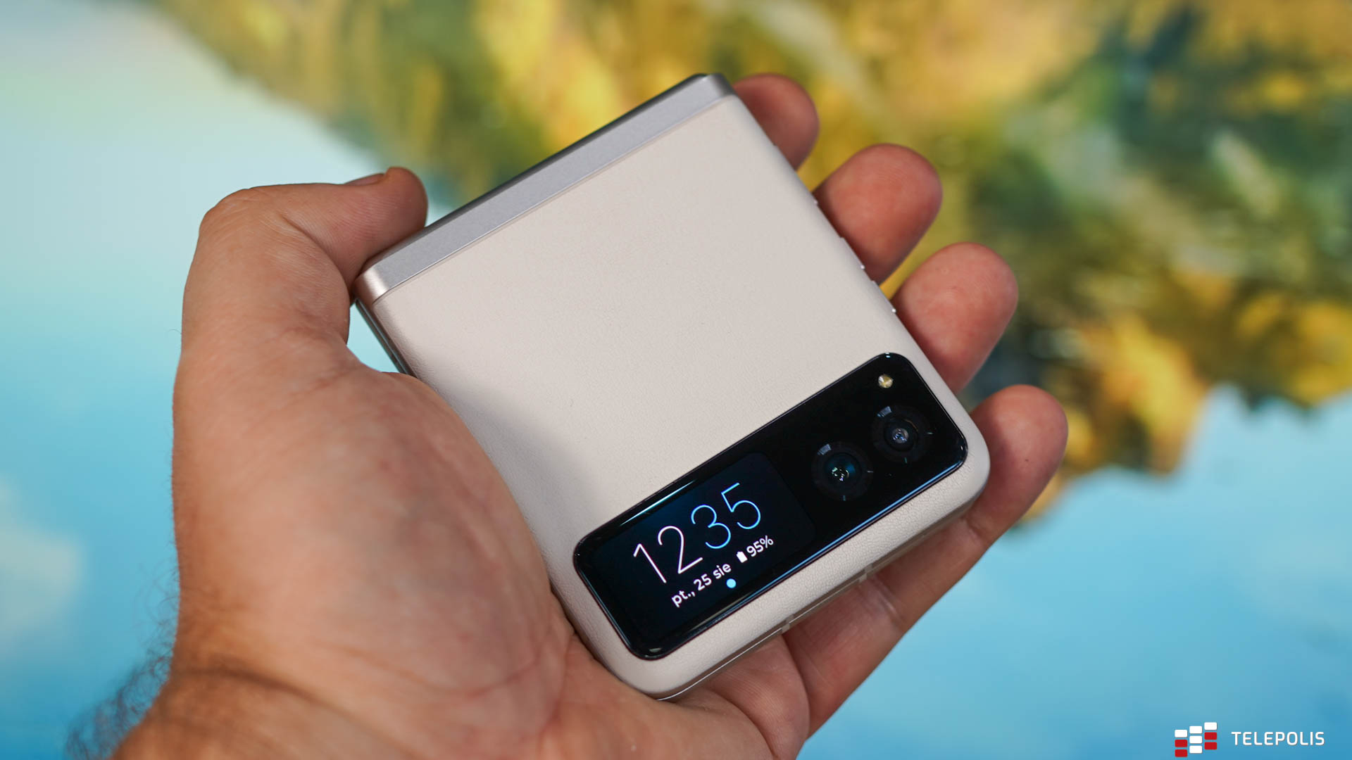 Motorola RAZR 40 – skórzane maleństwo z wielkim wnętrzem (test)
