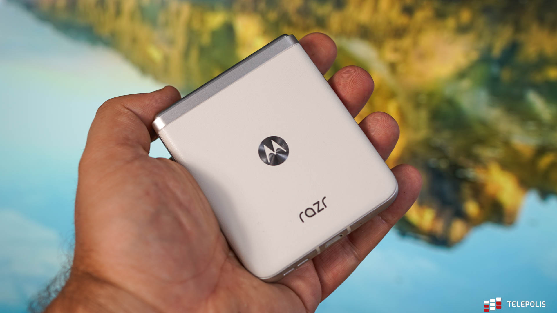 Motorola RAZR 40 – skórzane maleństwo z wielkim wnętrzem (test)