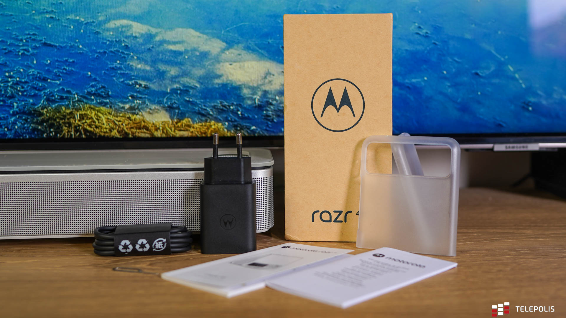 Motorola RAZR 40 – skórzane maleństwo z wielkim wnętrzem (test)