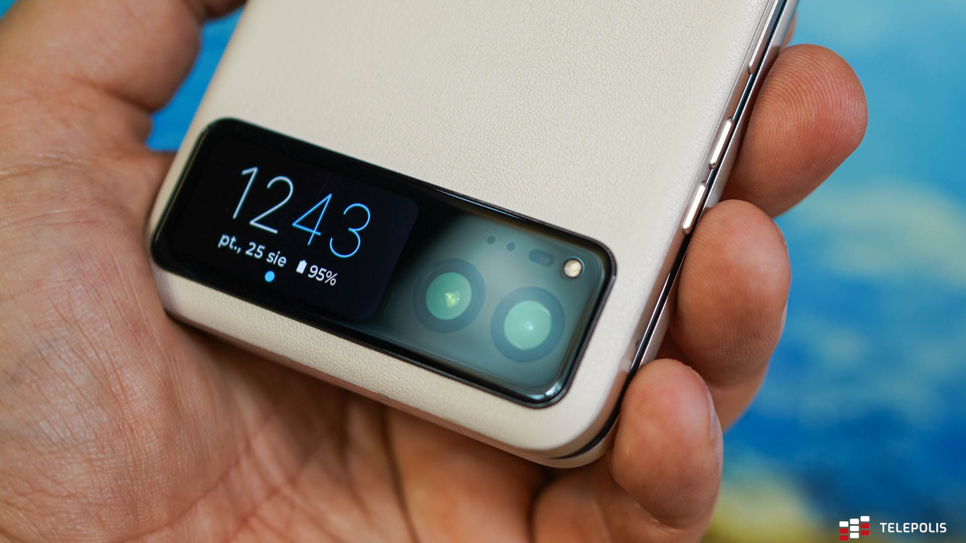 Motorola RAZR 40 – skórzane maleństwo z wielkim wnętrzem (test)