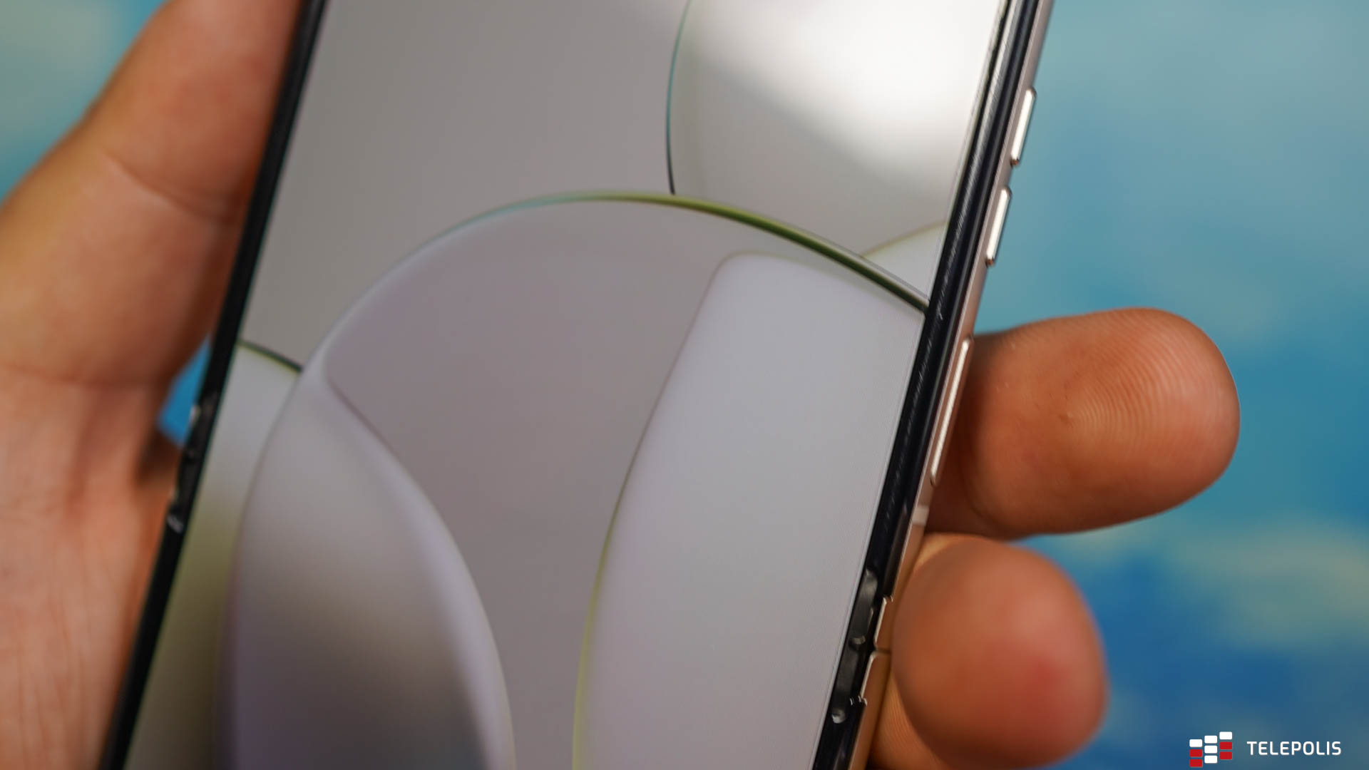 Motorola RAZR 40 – skórzane maleństwo z wielkim wnętrzem (test)