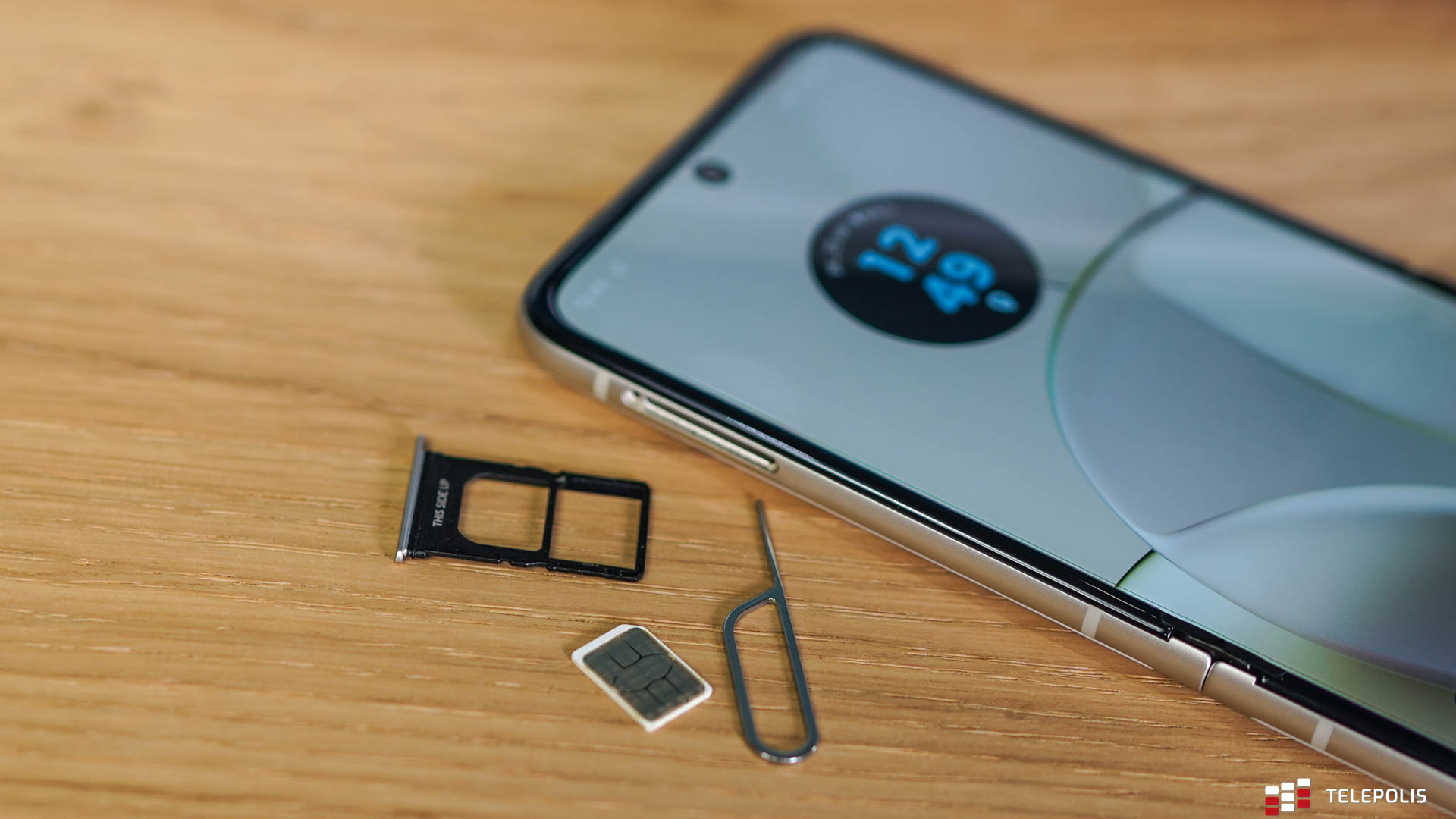 Motorola RAZR 40 – skórzane maleństwo z wielkim wnętrzem (test)