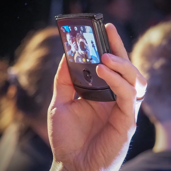 Motorola RAZR od środka. Tak wyglądają mechanizmy składające ekran