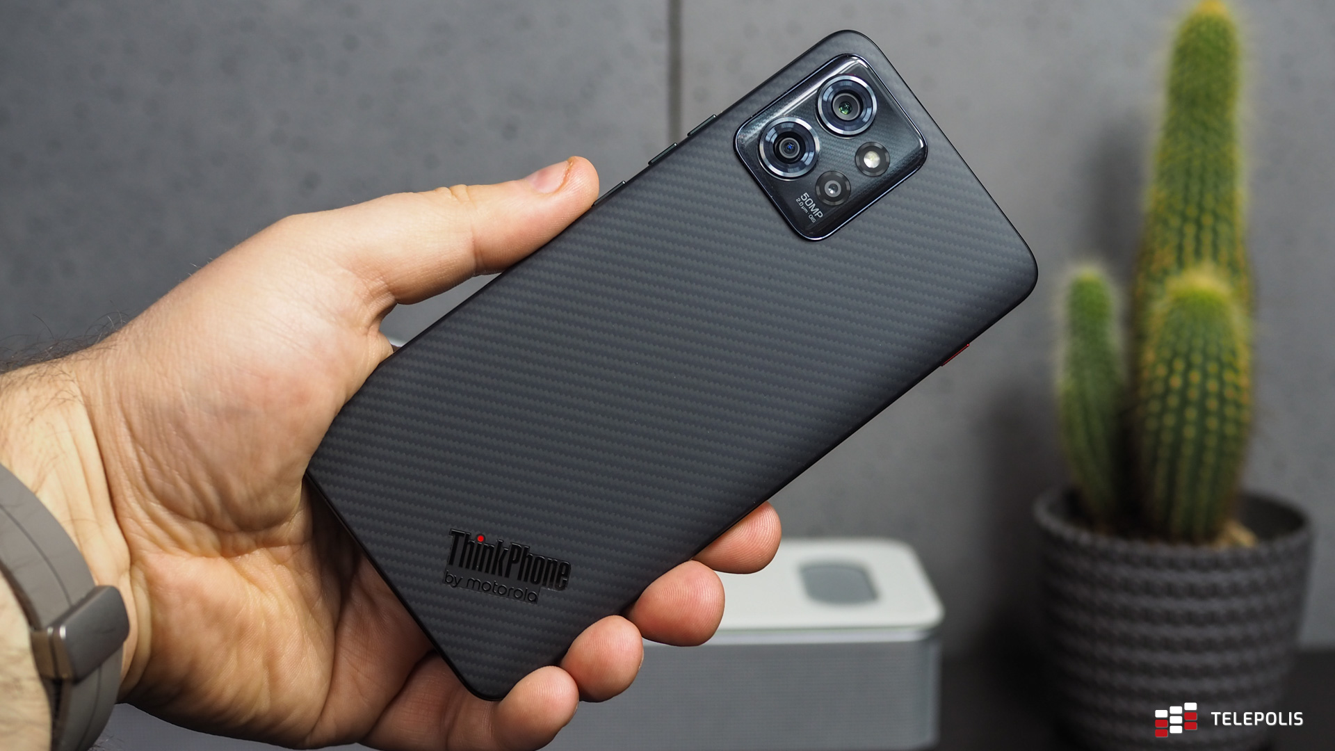 ThinkPhone by Motorola – test. Smartfon z „atomowym” guzikiem