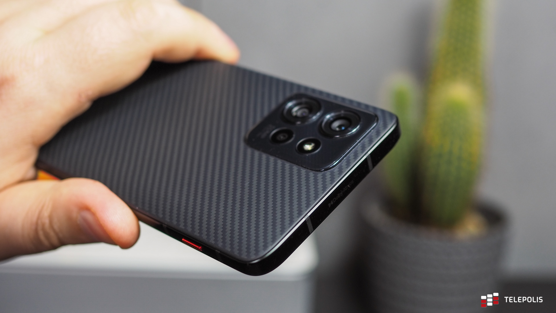 ThinkPhone by Motorola – test. Smartfon z „atomowym” guzikiem