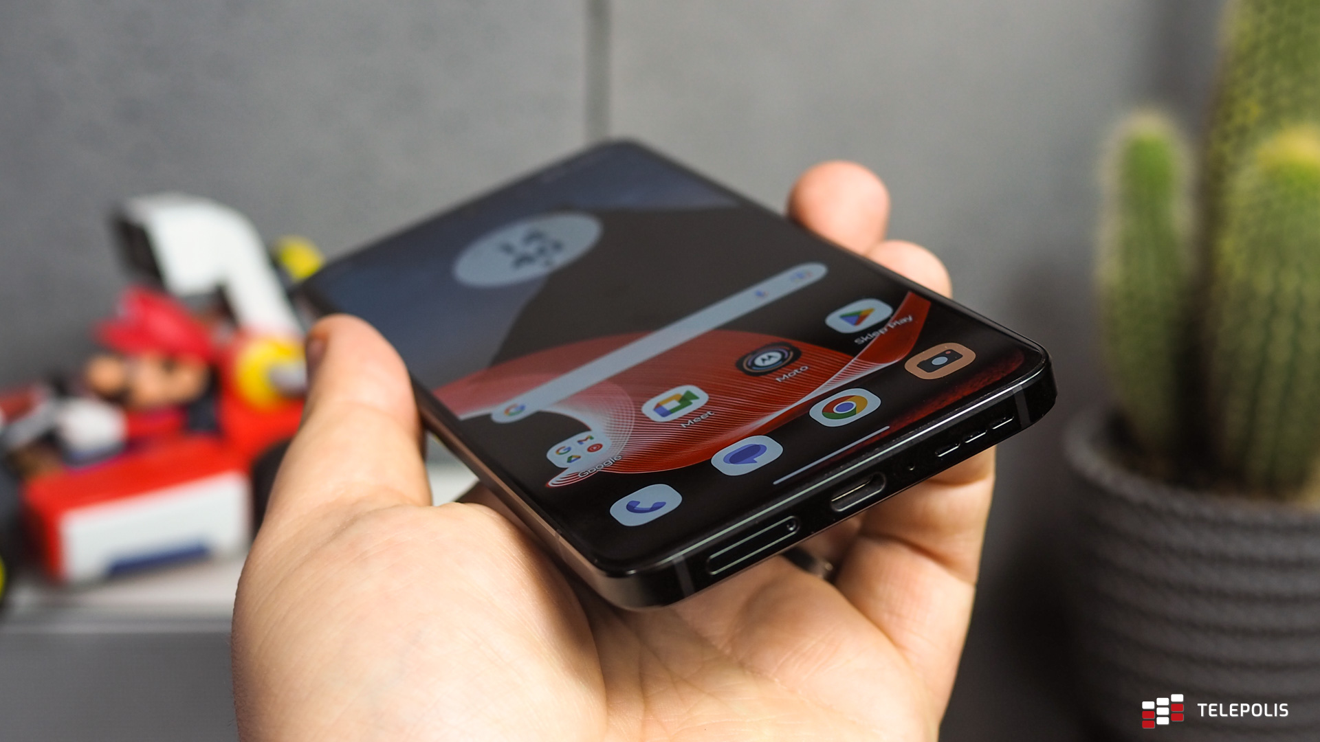 ThinkPhone by Motorola – test. Smartfon z „atomowym” guzikiem