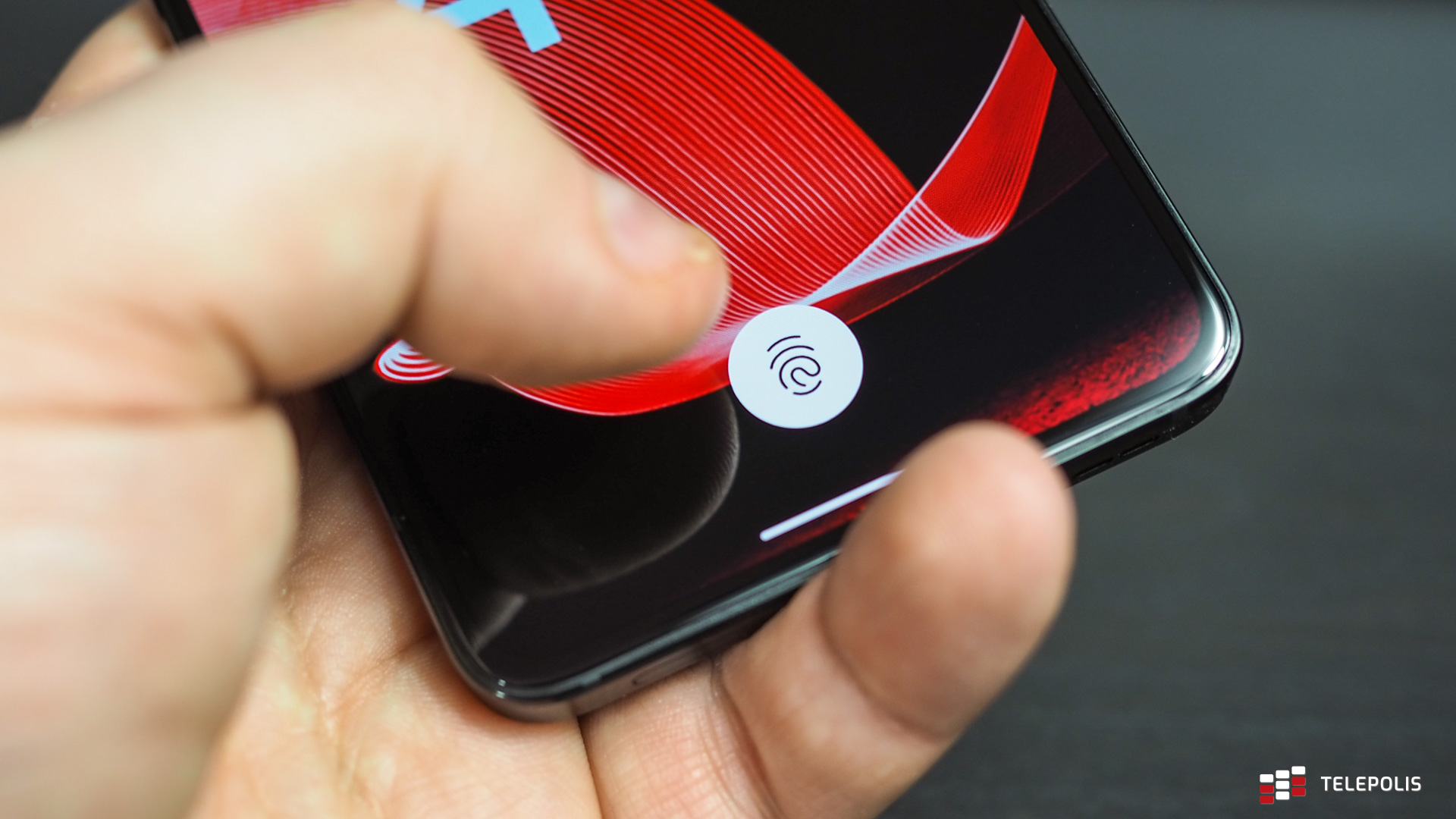ThinkPhone by Motorola – test. Smartfon z „atomowym” guzikiem