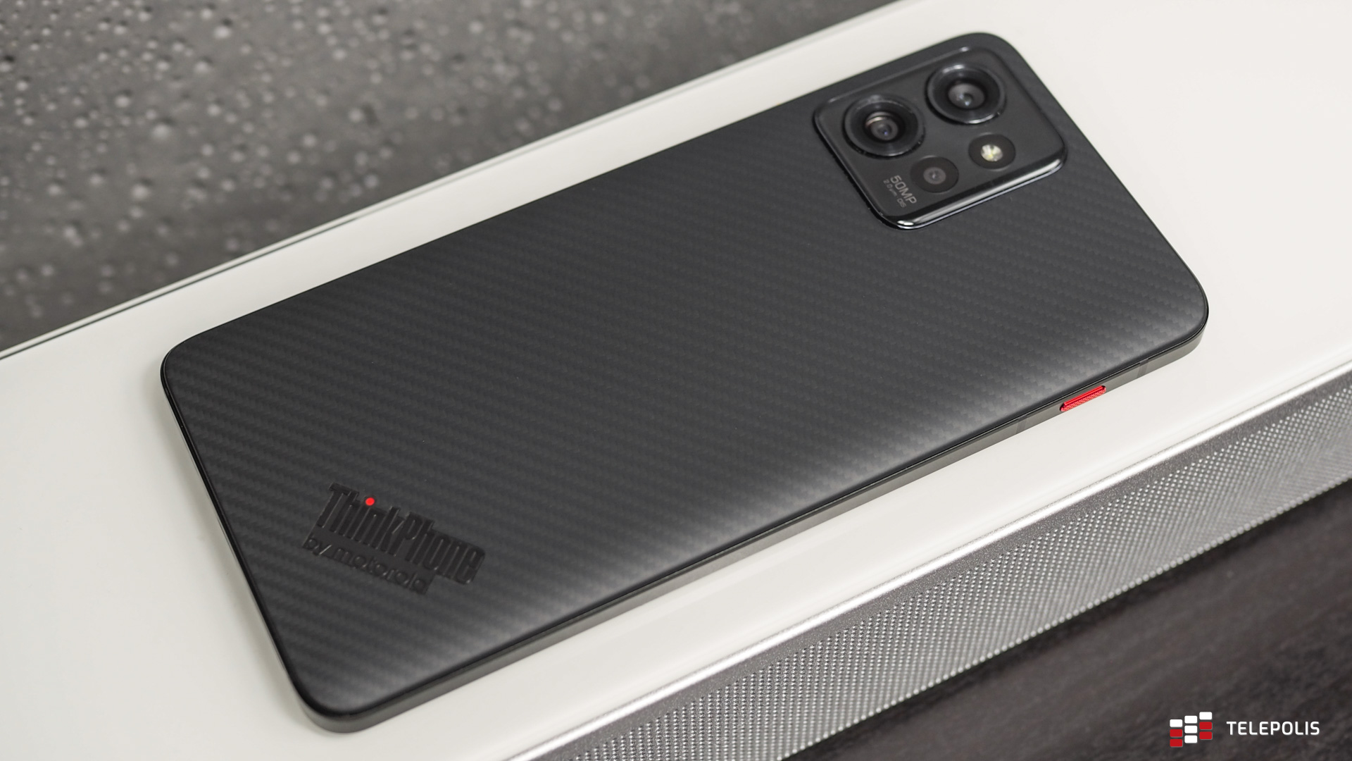 ThinkPhone by Motorola – test. Smartfon z „atomowym” guzikiem