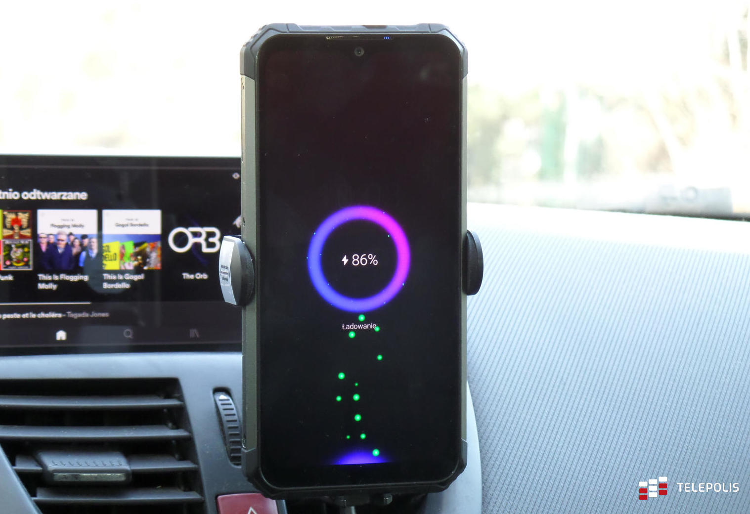Navitel SH1000 PRO – test uchwytu i samochodowej ładowarki indukcyjnej 15 W