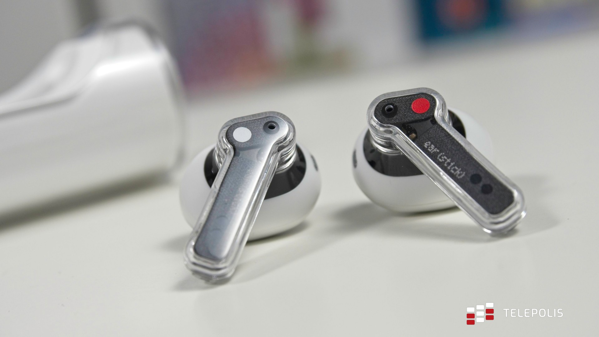 Nothing Ear (stick) - słuchawki jedyne w swoim rodzaju (test)