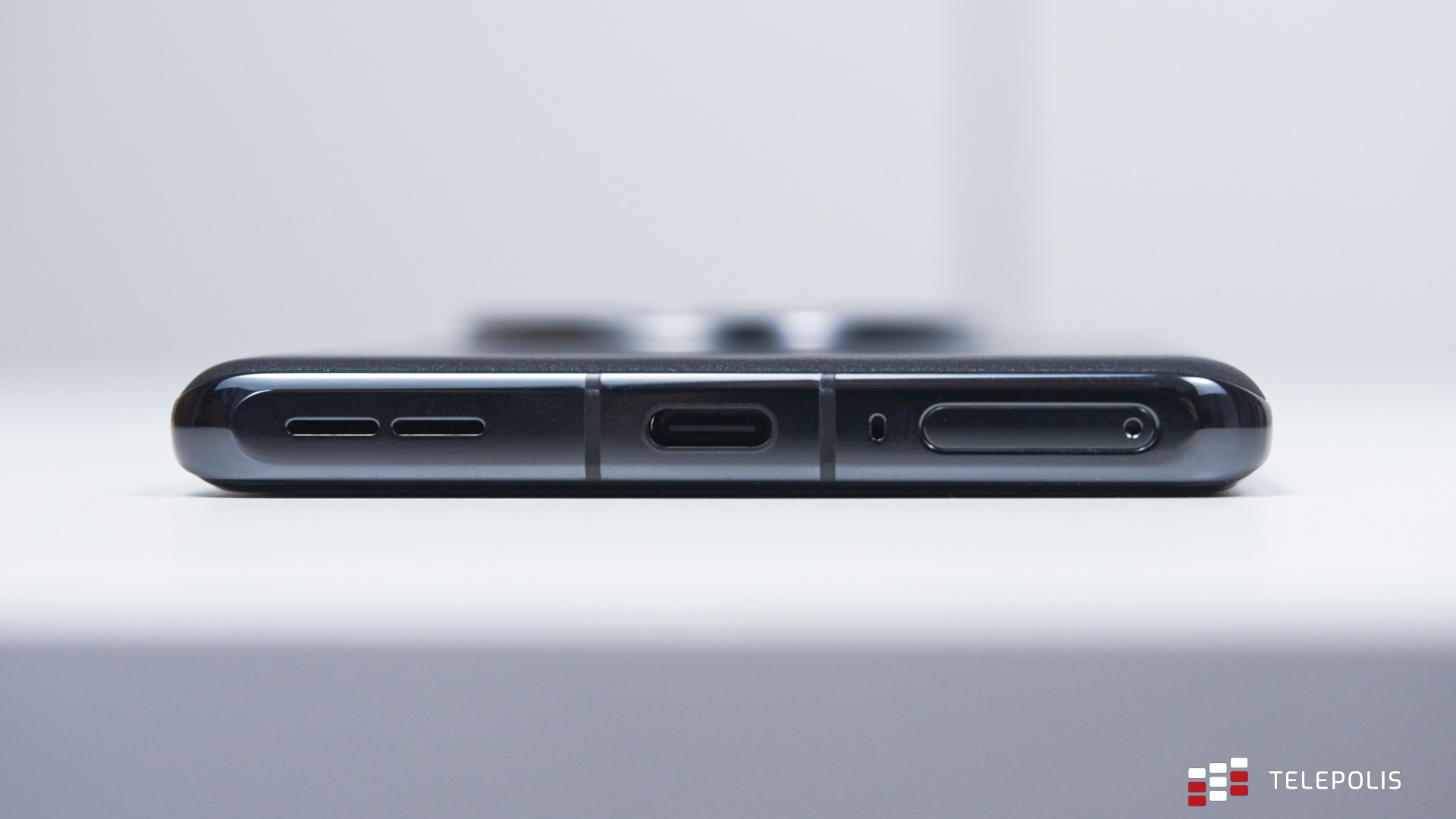 OnePlus 12 - świetny smartfon z jedną wybitną cechą (test)