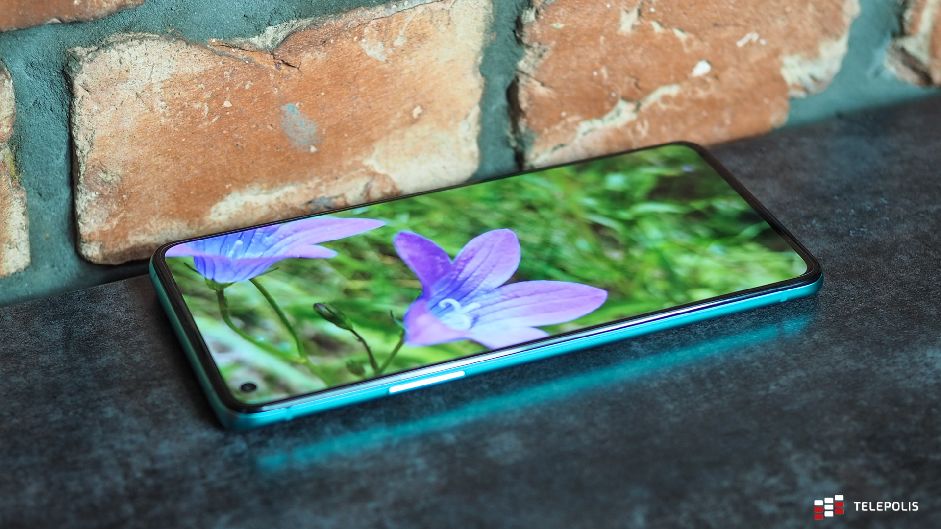 OnePlus 8T przyciąga wyglądem, zachwyca ekranem i zatrzymuje osiągami