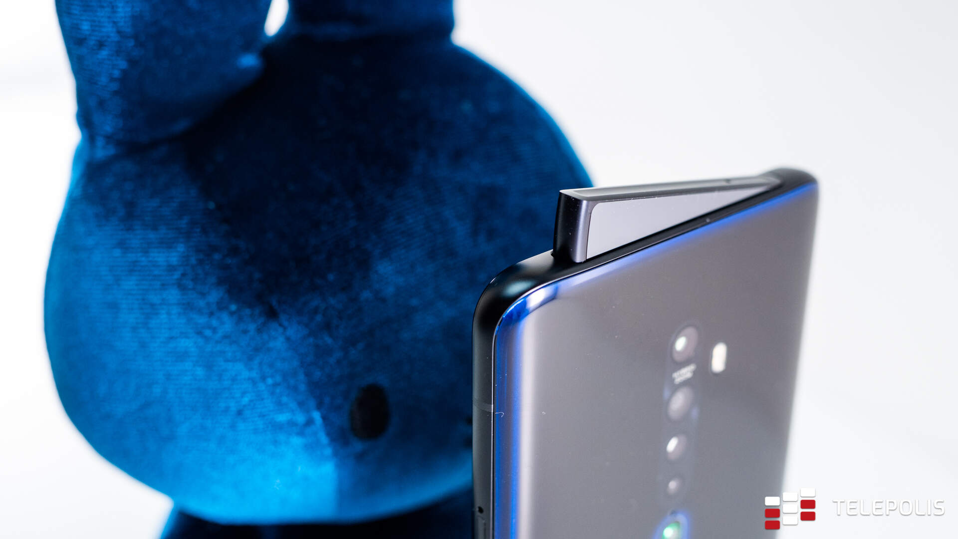 OPPO Reno2 – test. Piękna obudowa, AMOLED bez ramek, płetwa rekina, zoom i stabilizacja...
