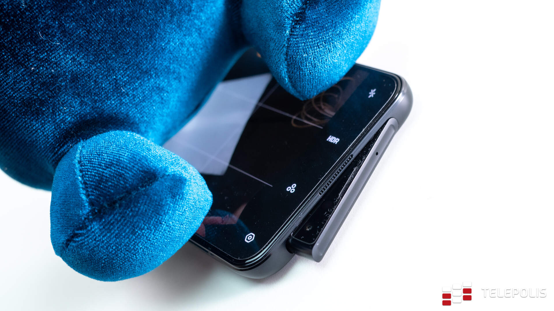 OPPO Reno2 – test. Piękna obudowa, AMOLED bez ramek, płetwa rekina, zoom i stabilizacja...