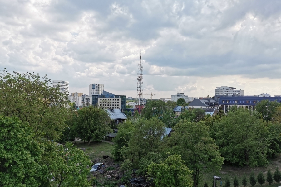 Jak dobry aparat ma Huawei P30 Pro? Porównujemy zoom i jakość zdjęć z Lumixem FZ1000