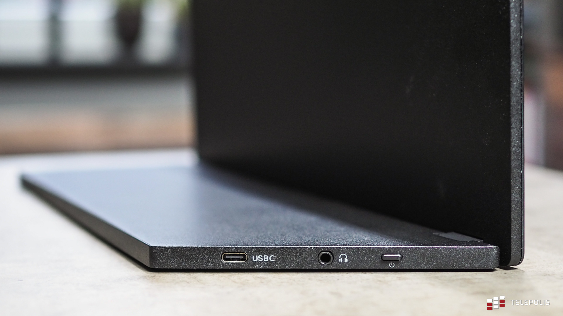 Philips 16B1P3302 – monitor, który zabierzesz w każdą podróż (test)