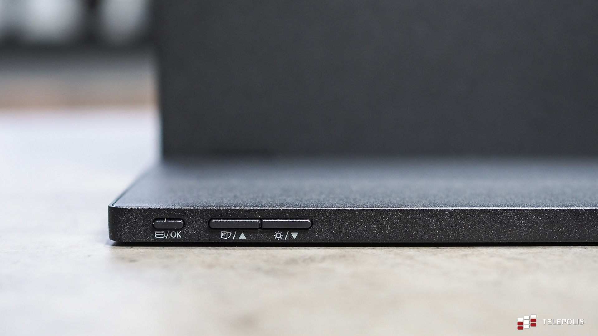 Philips 16B1P3302 – monitor, który zabierzesz w każdą podróż (test)