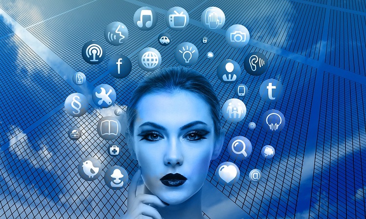 Telefonia stacjonarna umiera, prepaid nie jest popularny, a za komórkę płacimy 50 zł miesięcznie. Raport konsumencki UKE za 2018 rok