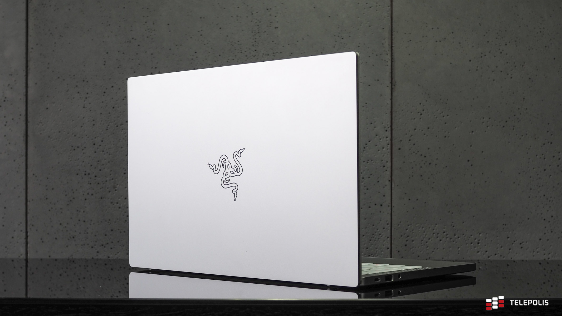 Razer Book 13 – mały laptop z ekranem 4K HDR, który uzależnia