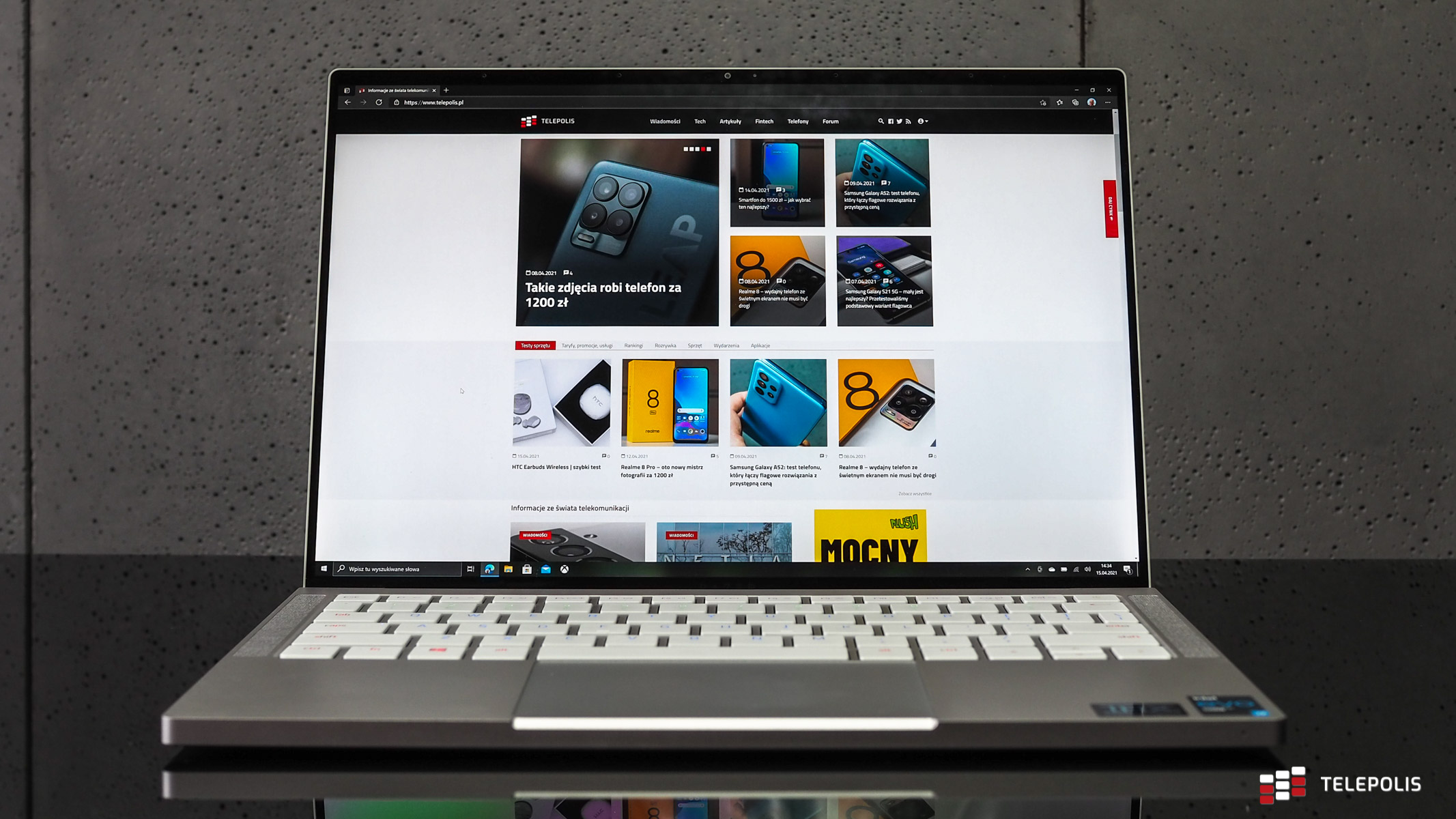 Razer Book 13 – mały laptop z ekranem 4K HDR, który uzależnia