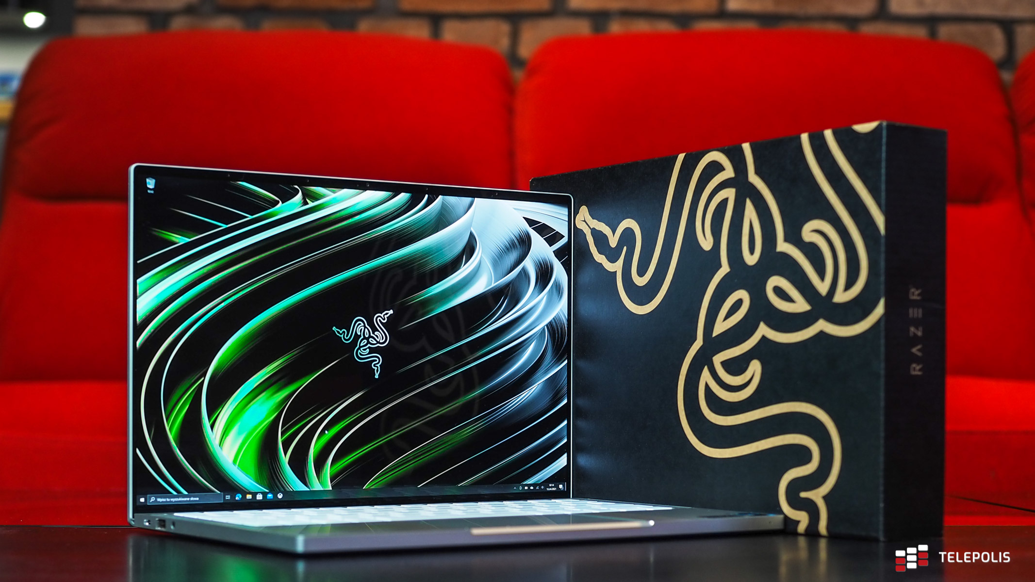 Razer Book 13 – mały laptop z ekranem 4K HDR, który uzależnia