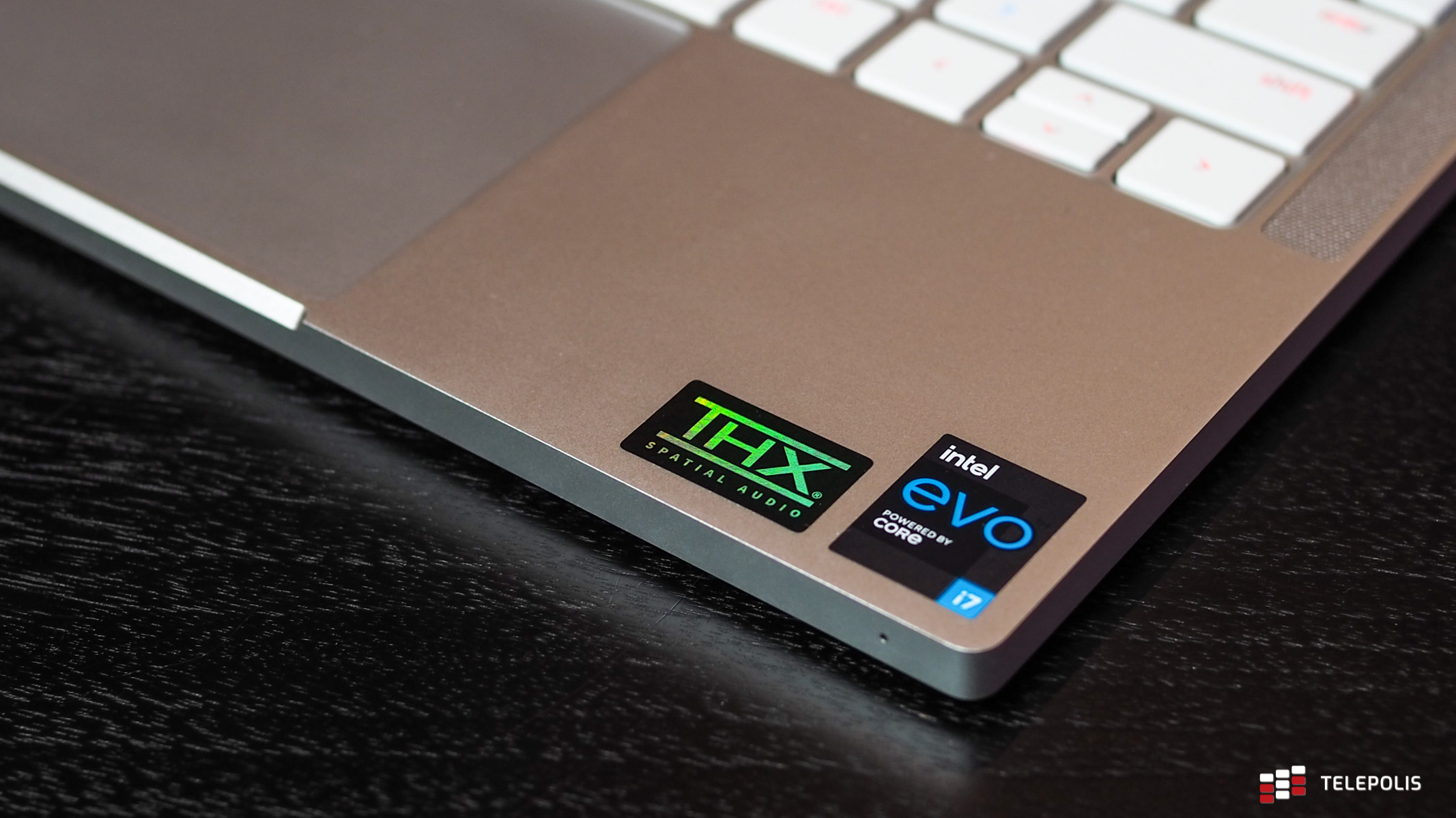 Razer Book 13 – mały laptop z ekranem 4K HDR, który uzależnia