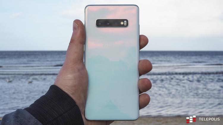 W Galaxy S10 zeskanujesz kod QR aplikacją Aparat - to dzięki najnowszej aktualizacji oprogramowania