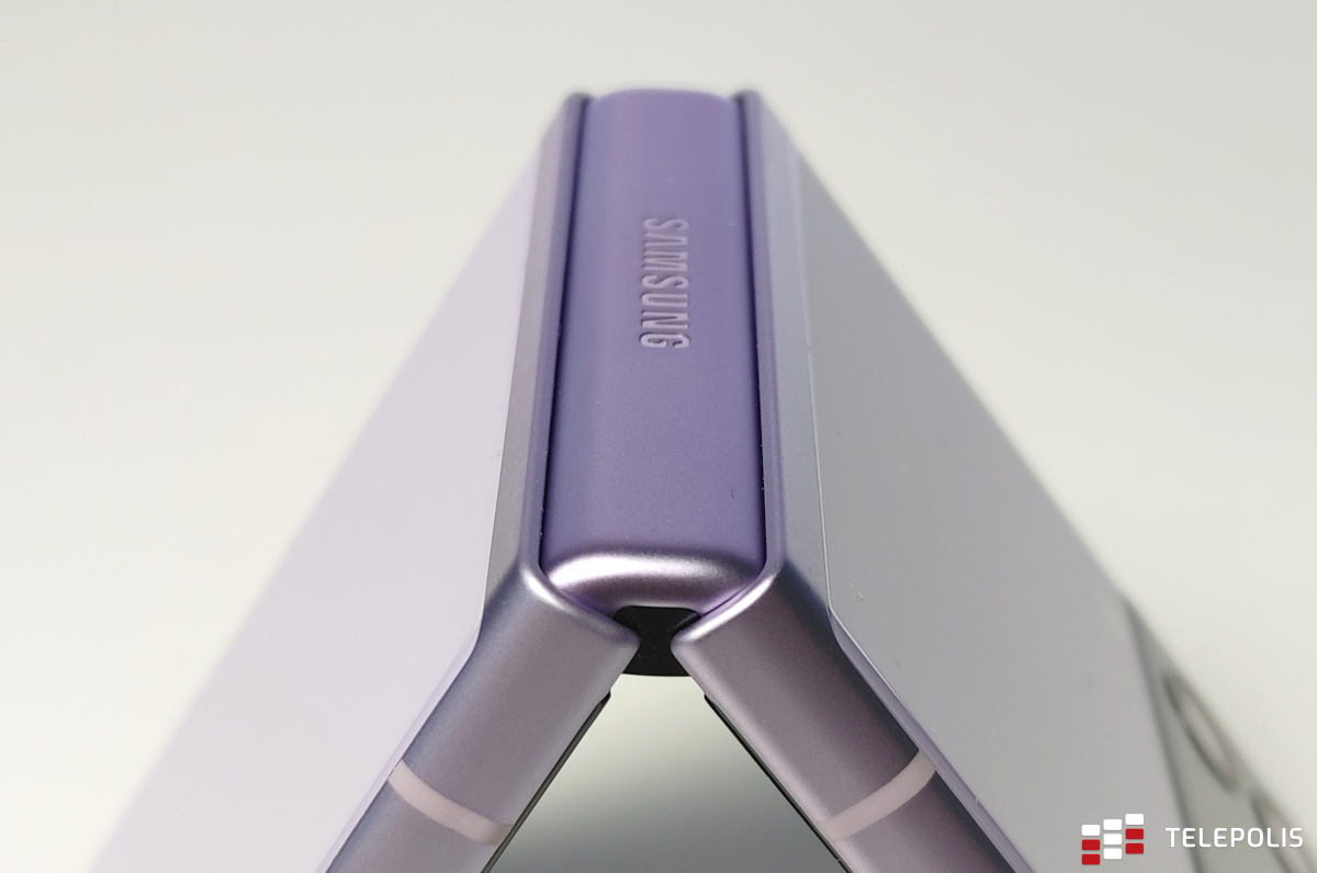Samsung Galaxy Z Flip3 5G: rozkładany smartfon jeszcze bliżej ideału